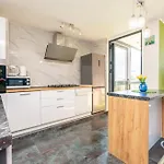 Apartment Luxury 4 Star, Amazing View With Free Parking