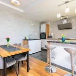 Luxury 4 Star, Amazing View With Free Parking Apartment