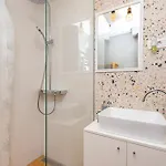 Luxury 4 Star, Amazing View With Free Parking Apartment *