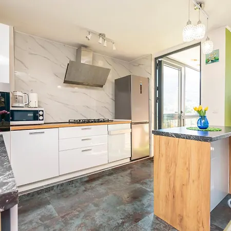 Apartment Luxury 4 Star, Amazing View With Free Parking
